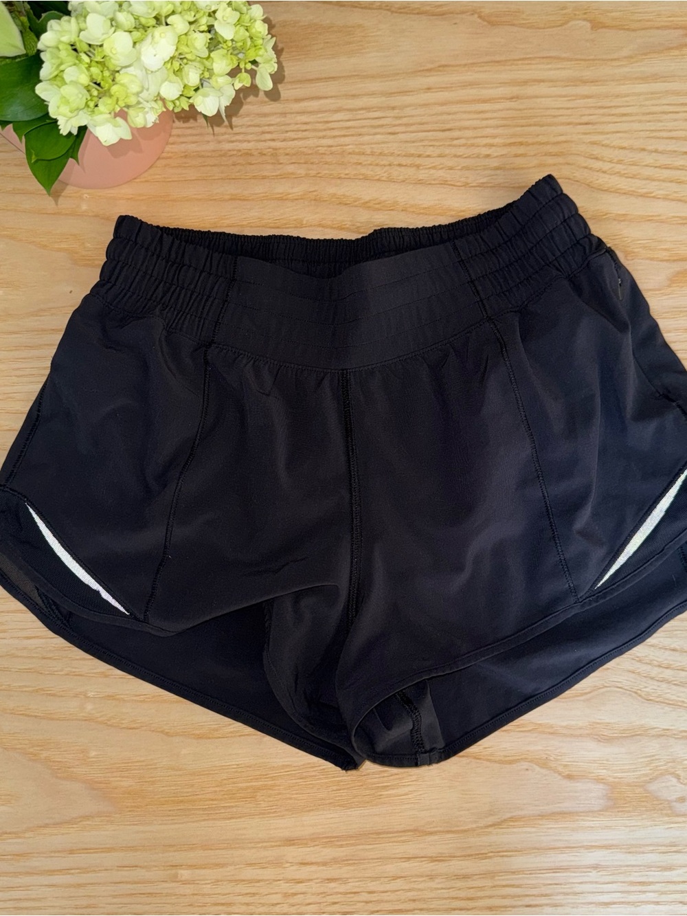 Lululemon Hotty Hot Short High-Rise 2.5” Black Size 4. Lined.